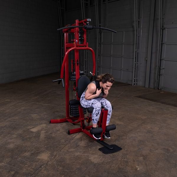 Female athlete executing an ab crunch using the mid pulley on the Best Fitness by Body-Solid Single Stack Home Gym BFMG30.
